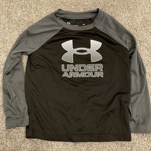 Under Armour black long sleeve- Gently used 3T